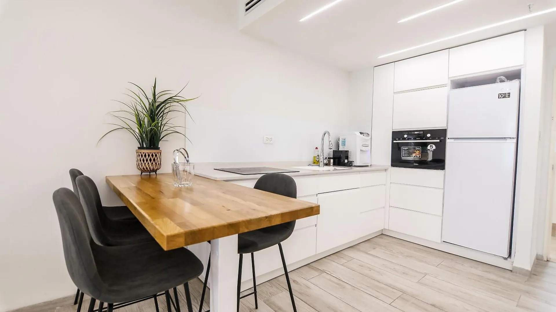 בניין אלמוג - מגדל הים Apartment Haifa